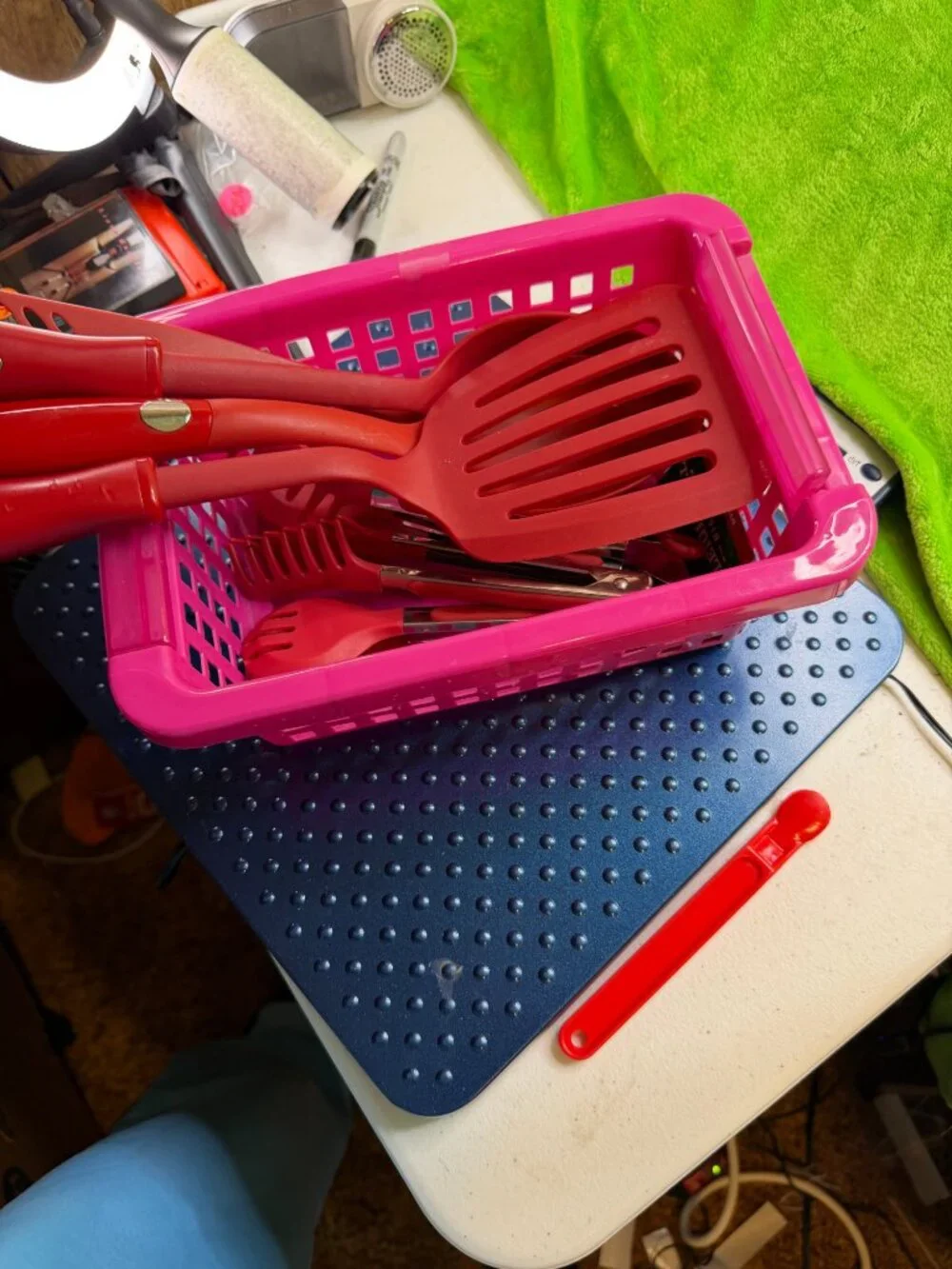 Sandra Lee 8pc Red Nylon Kitchen Utensil Set + Basket Spatula Spoon Tongs